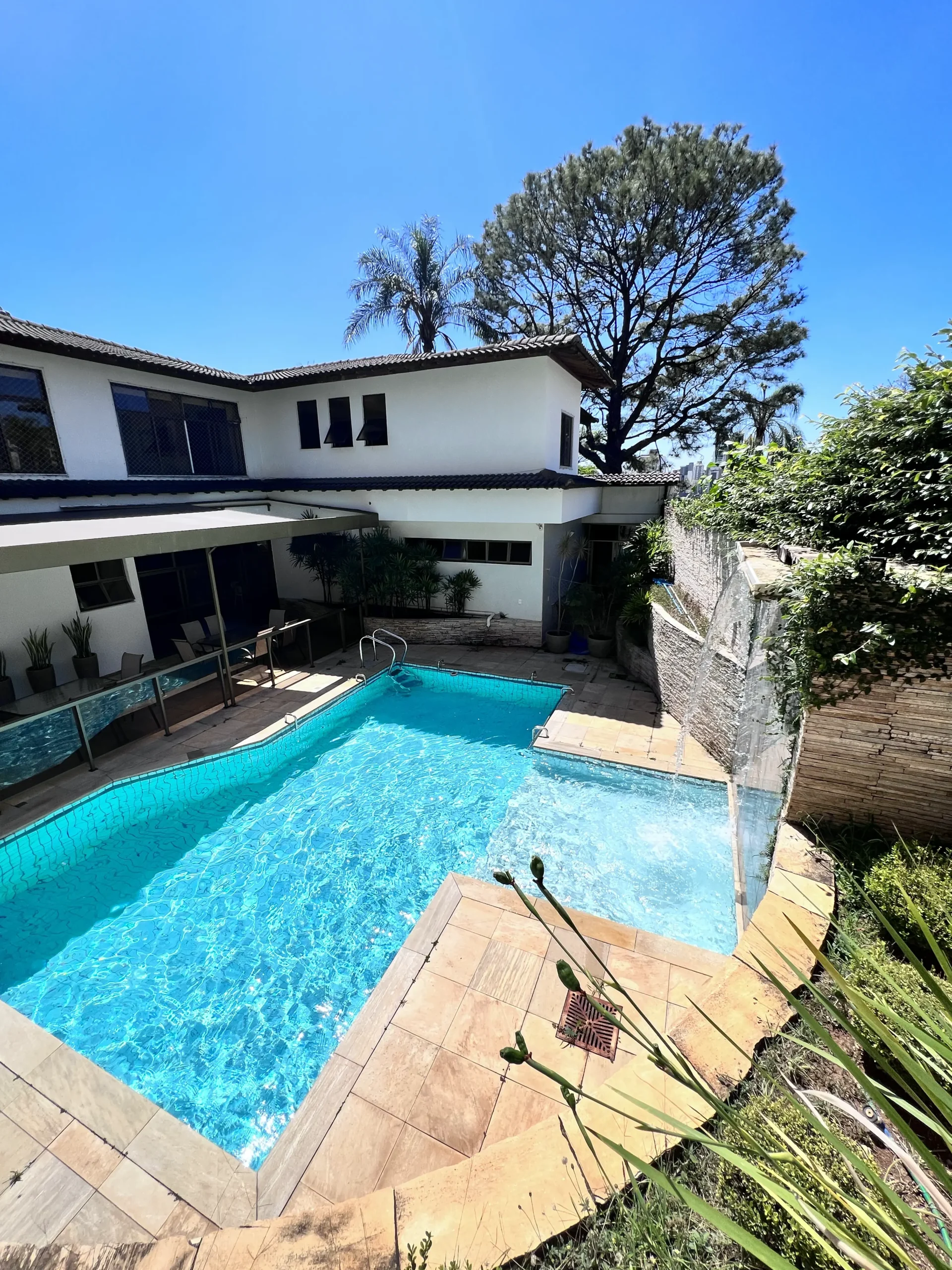 Piscina com Cascata